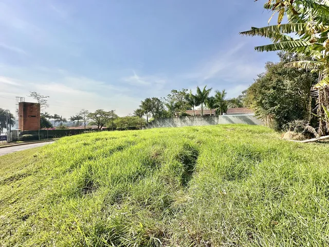 Imagem 6: Terreno em Granja Viana, São Paulo - Lote 1.121M² com Linda Vista, Pronto para Construir
