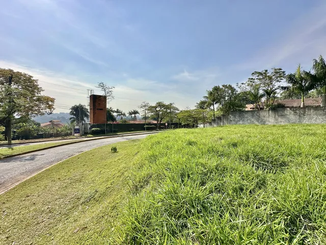 Imagem 8: Terreno em Granja Viana, São Paulo - Lote 1.121M² com Linda Vista, Pronto para Construir