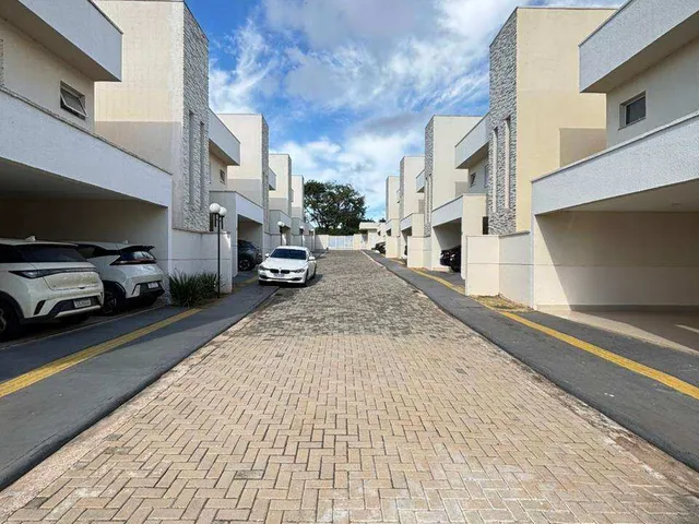 Imagem: A casa em condomínio possui 3 Dormitórios, 3 Suítes, 4