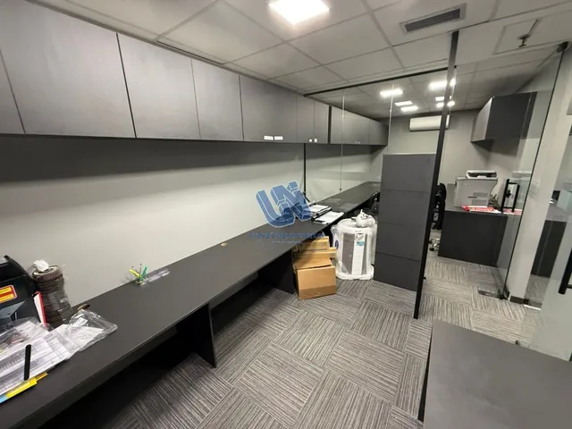 Imagem 4: Sala comercial nascente com 103,79m2 dividida em varias salas na Pituba