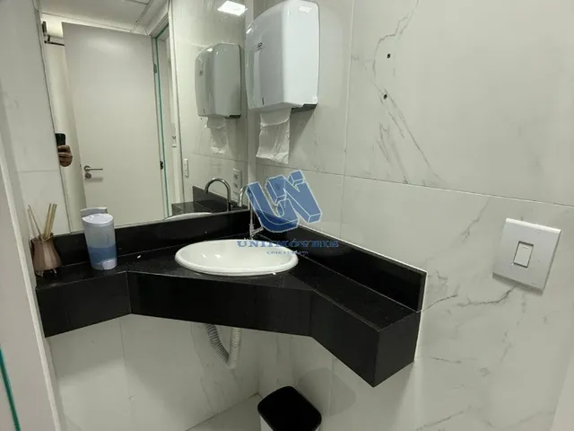 Imagem 2: Sala comercial nascente com 103,79m2 dividida em varias salas na Pituba