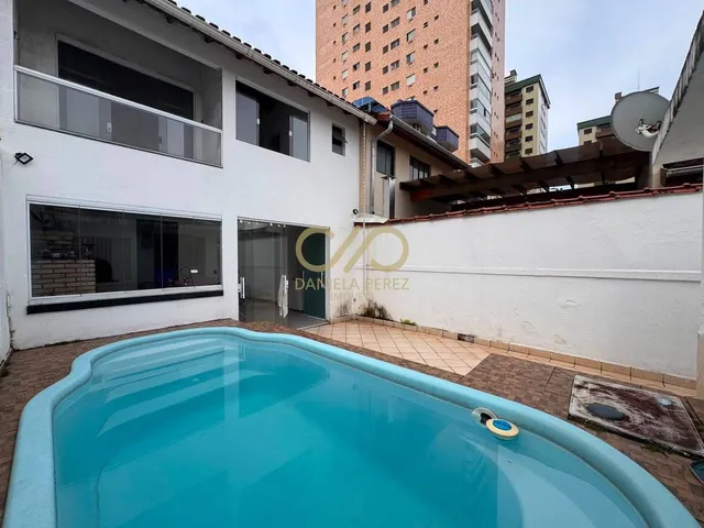 Imagem: A casa possui 3 Dormitórios, 2 Suítes, 3 Banheiros, 3