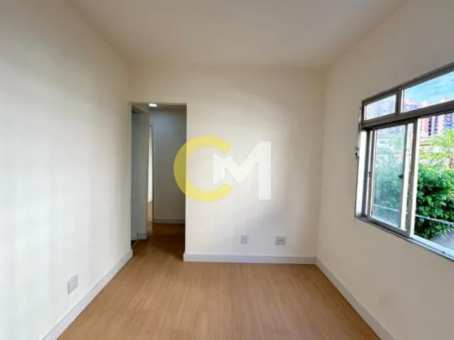 Imagem: O apartamento possui 2 Dormitórios, 1 Suíte, 1 Banheiro,