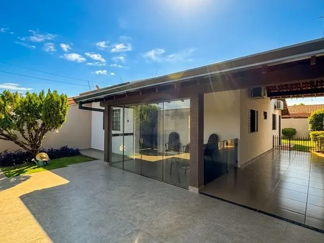 Imagem: A casa possui 2 Dormitórios, 1 Banheiro, 3 Vagas na
