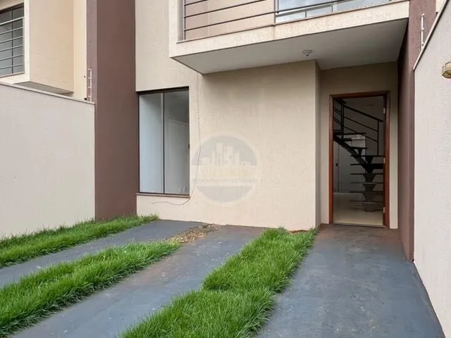 Imagem: A casa possui 2 Dormitórios, 1 Banheiro, 2 Vagas na