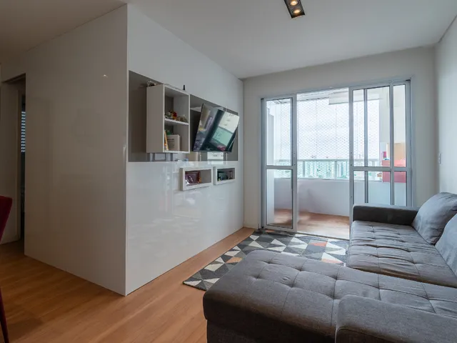 Imagem: O apartamento possui 2 Dormitórios, 1 Suíte, 2 Banheiros,