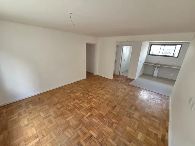 Imagem: O apartamento possui 4 Dormitórios, 1 Suíte, 3 Banheiros,