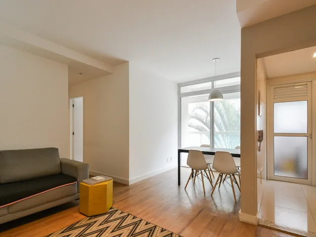 Imagem: O apartamento possui 2 Dormitórios, 1 Suíte, 2 Banheiros,