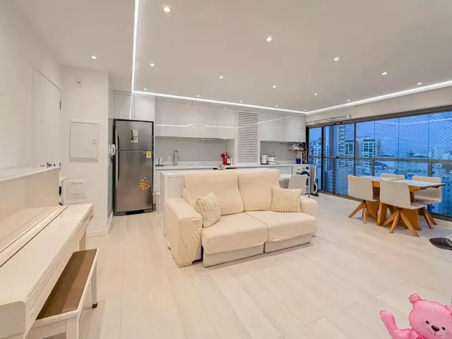 Imagem: O apartamento possui 2 Dormitórios, 1 Suíte, 2 Banheiros,