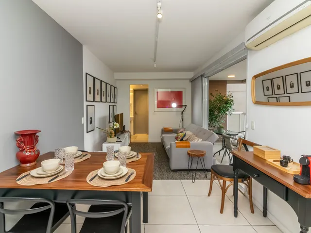 Imagem: O apartamento possui 1 Dormitório, 1 Banheiro, 1 Vaga na
