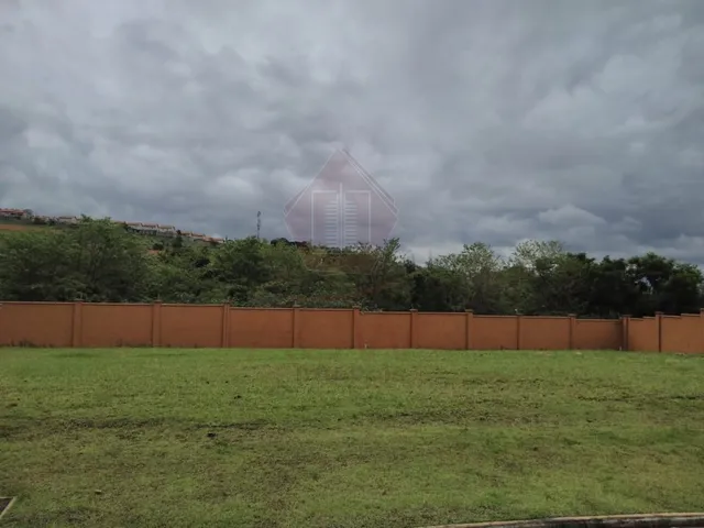 Imagem: O terreno possui 472m² de Área Privada e está localizado