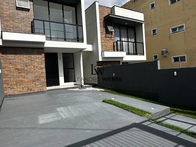 Imagem: A casa possui 3 Dormitórios, 1 Suíte, 2 Banheiros, 2