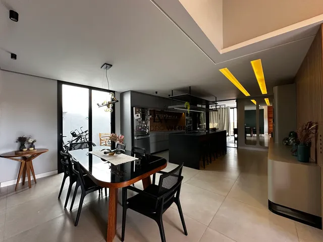 Imagem 5: Casa Alto Padrão - Piscina e Jacuzzi em São José/SC