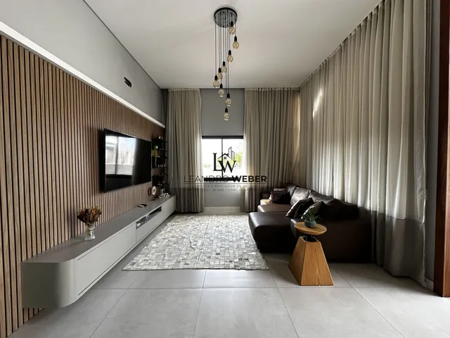 Imagem 9: Casa Alto Padrão - Piscina e Jacuzzi em São José/SC