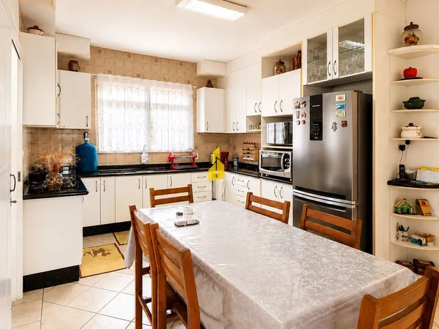 Imagem 11: Belíssima casa espaçosa com piscina, pomar e amplo terreno no bairro Imigrantes, em