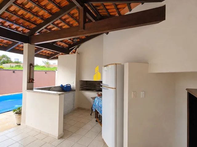 Imagem 3: Belíssima casa espaçosa com piscina, pomar e amplo terreno no bairro Imigrantes, em