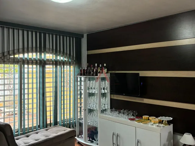 Imagem 2: Casa à Venda no Bonsucesso com Potencial Residencial e Comercial
