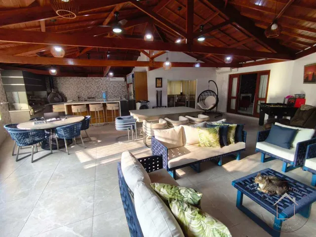 Imagem 2: Casa de Condomínio À Venda, no Ypê Amarelo em São Paulo, Horto do Ypê, com 5 Quartos, 750M²