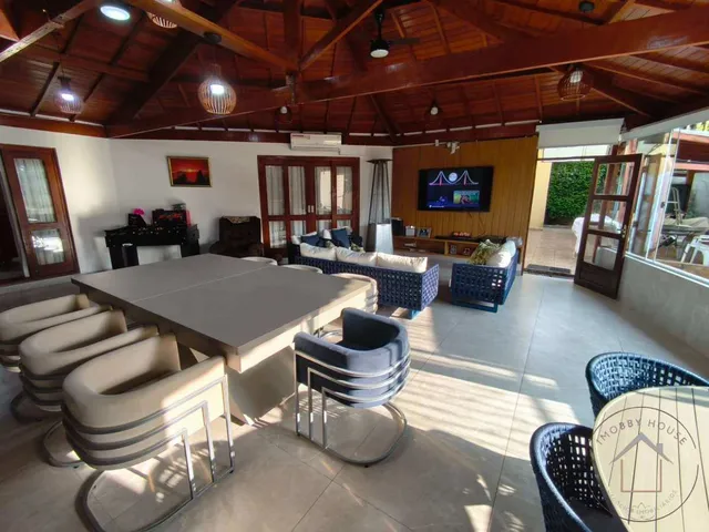 Imagem 5: Casa de Condomínio À Venda, no Ypê Amarelo em São Paulo, Horto do Ypê, com 5 Quartos, 750M²