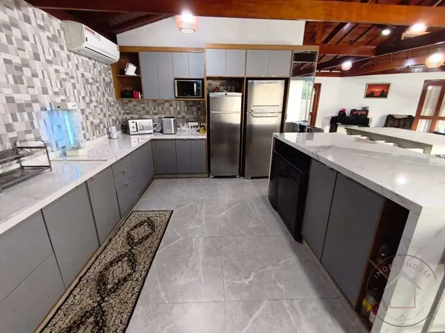 Imagem 7: Casa de Condomínio À Venda, no Ypê Amarelo em São Paulo, Horto do Ypê, com 5 Quartos, 750M²