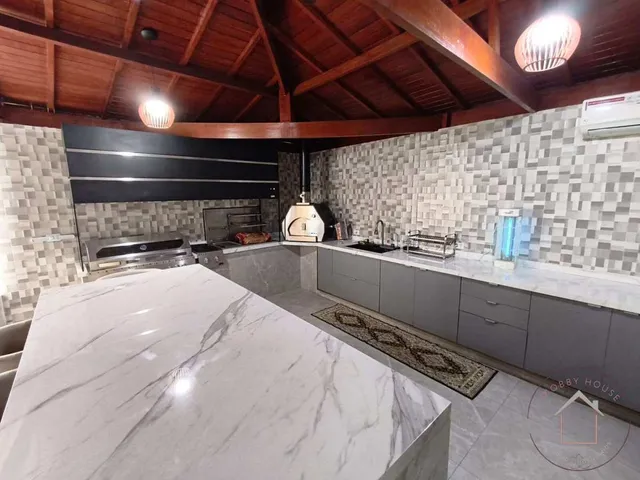 Imagem 8: Casa de Condomínio À Venda, no Ypê Amarelo em São Paulo, Horto do Ypê, com 5 Quartos, 750M²