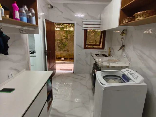 Imagem 11: Casa de Condomínio À Venda, no Ypê Amarelo em São Paulo, Horto do Ypê, com 5 Quartos, 750M²