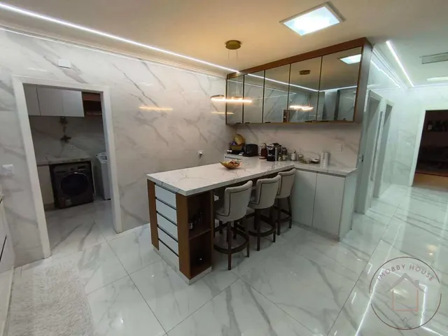 Imagem 16: Casa de Condomínio À Venda, no Ypê Amarelo em São Paulo, Horto do Ypê, com 5 Quartos, 750M²