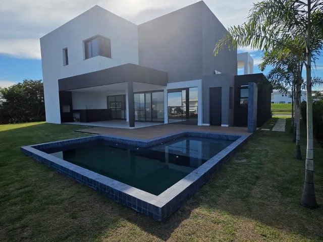 Imagem 12: Casa duplex reformada, moderna, 4 suítes, 370m², espaço gourmet, pé direito duplo