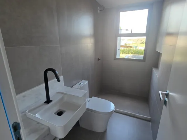 Imagem 2: Casa duplex reformada, moderna, 4 suítes, 370m², espaço gourmet, pé direito duplo