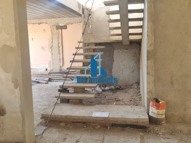 Imagem 5: Casa Alto Padrão de 4 quartos com 4 suítes e 4 vagas no bairro Santa Mônica - Belo