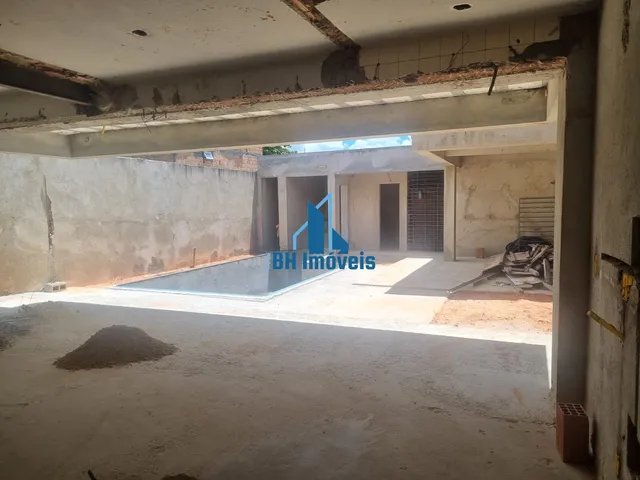 Imagem 3: Casa Alto Padrão de 4 quartos com 4 suítes e 4 vagas no bairro Santa Mônica - Belo