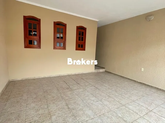 Imagem: A casa possui 2 Dormitórios, 1 Banheiro, 2 Vagas na
