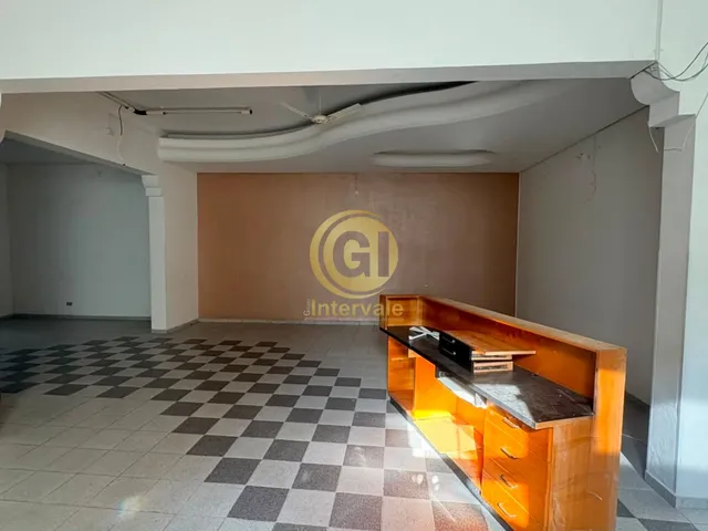 Imagem: A loja possui 3 Banheiros, 350m² de Área e está