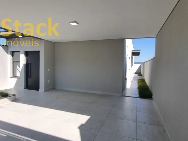 Imagem: A casa possui 3 Dormitórios, 1 Suíte, 2 Banheiros, 2