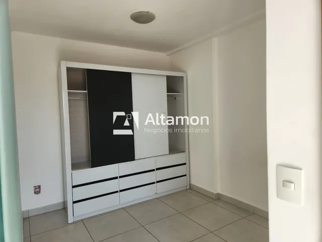 Imagem 4: Apartamento de 1 suíte com armário, sala, cozinha com armários, área de serivço
