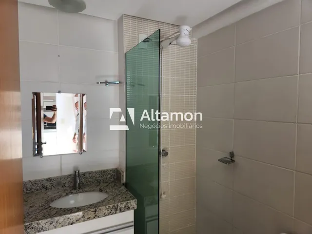 Imagem 5: Apartamento de 1 suíte com armário, sala, cozinha com armários, área de serivço