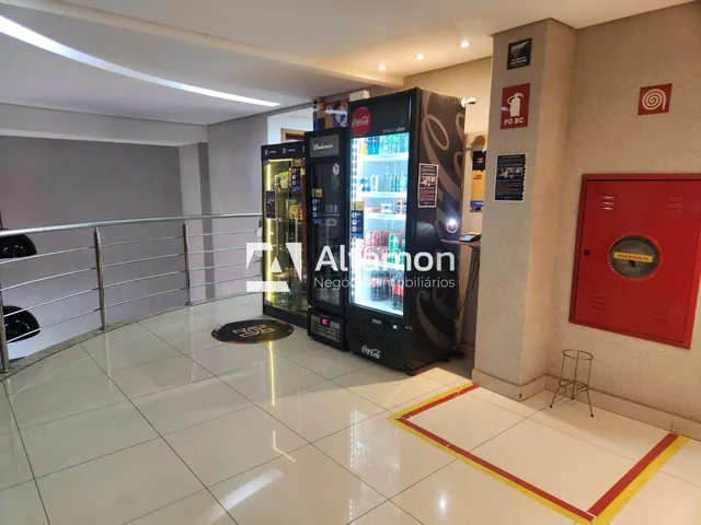 Imagem 7: Apartamento de 1 suíte com armário, sala, cozinha com armários, área de serivço