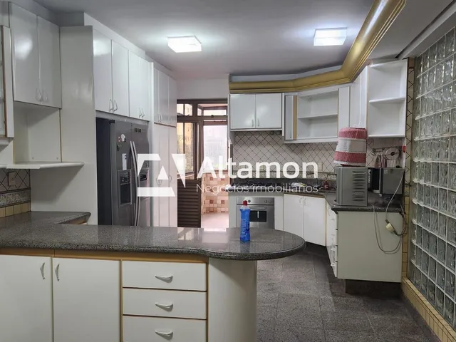 Imagem 6: Sobrado Residencial ou Comercial no Setor Bueno - 3 suítes