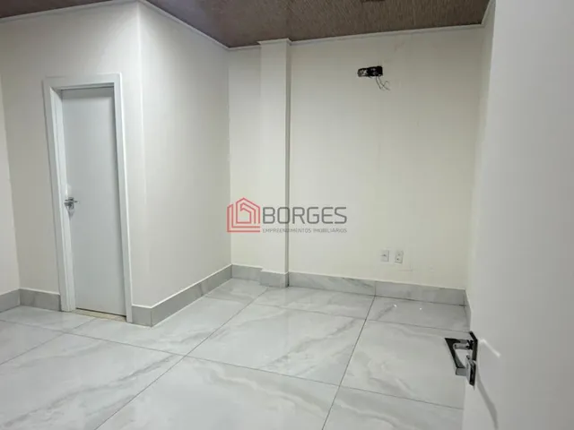 Imagem: A sala comercial possui 1 Dormitório, 1 Suíte, 1 Banheiro