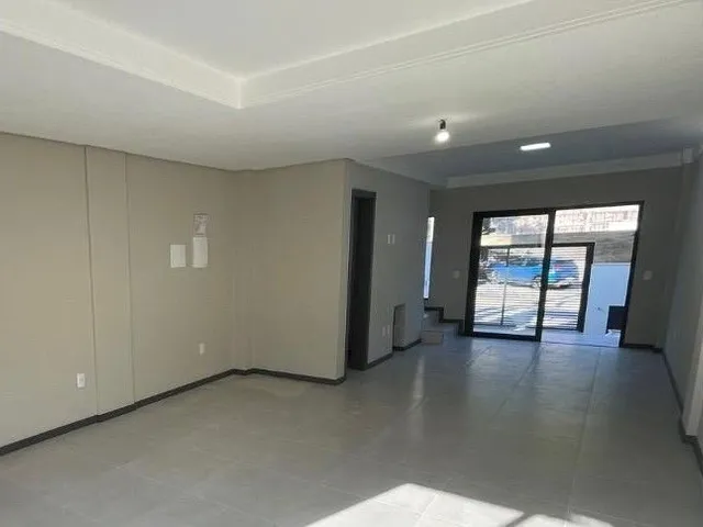 Imagem 6: Sobrado Novo e Amplo em Bombas, Bombinhas/Sc - Excelente Localização e Conforto Garantido
