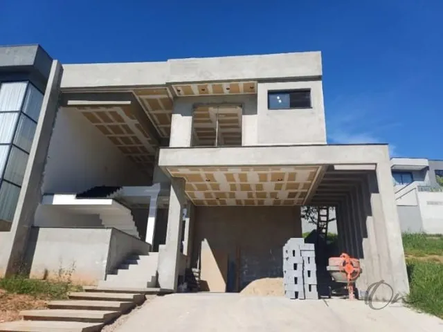 Imagem: A casa possui 4 Dormitórios, 4 Suítes, 6 Banheiros, 4