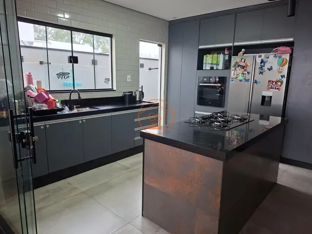 Imagem: A casa em condomínio possui 4 Dormitórios, 1 Suíte, 4