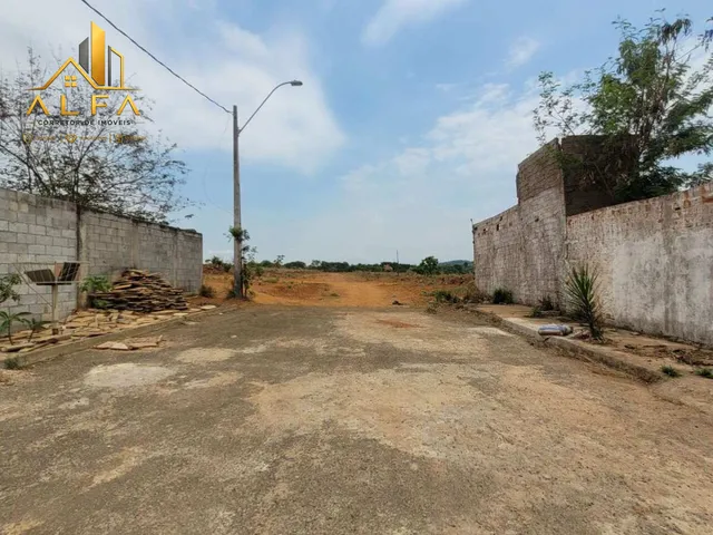 Imagem 8: Lote murado com barracão iniciado no vila dourada