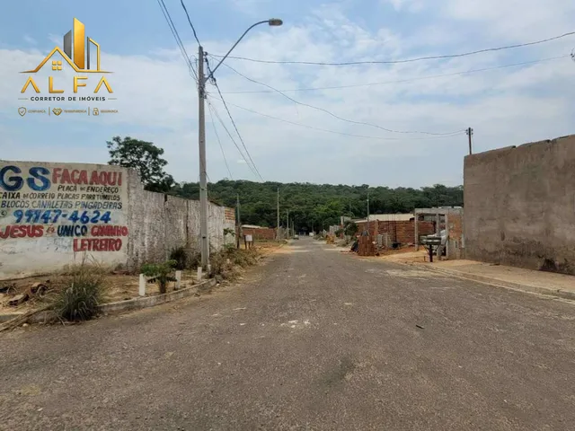 Imagem: Lote murado com barracão iniciado no vila