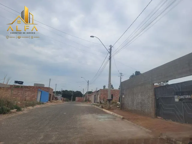 Imagem 10: Lote murado com barracão iniciado no vila dourada