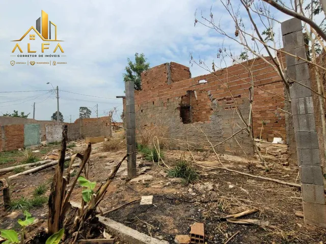 Imagem 9: Lote murado com barracão iniciado no vila dourada