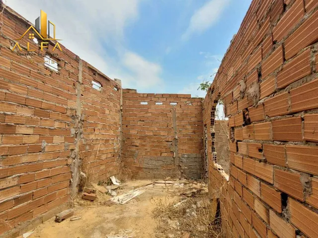 Imagem 13: Lote murado com barracão iniciado no vila dourada