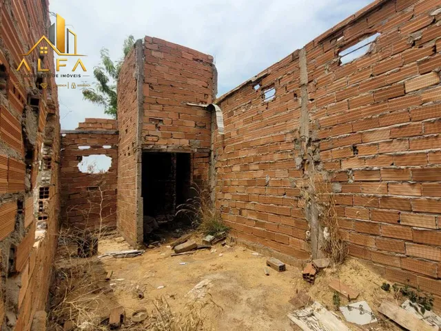 Imagem 14: Lote murado com barracão iniciado no vila dourada
