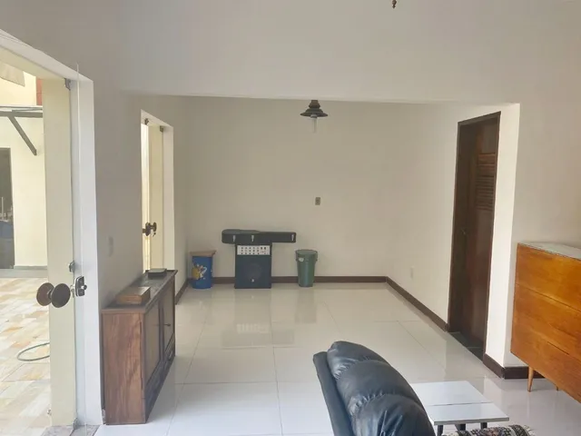 Imagem 4: Casa à venda em Itajubá-MG, bairro Pinheirinho: 6 quartos, 2 suítes, 4 salas, 6