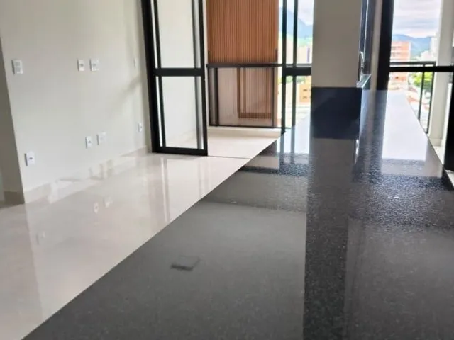 Imagem 3: Apartamento de 2 quartos com suíte e 2 vagas de garagem no bairro Pinheirinho